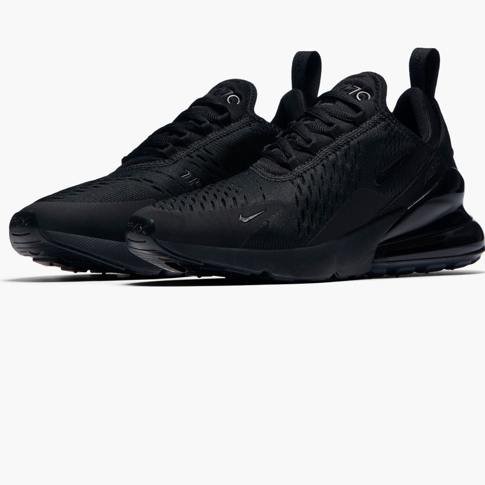 Women’s Nike air max 270 size 6. Like new.
